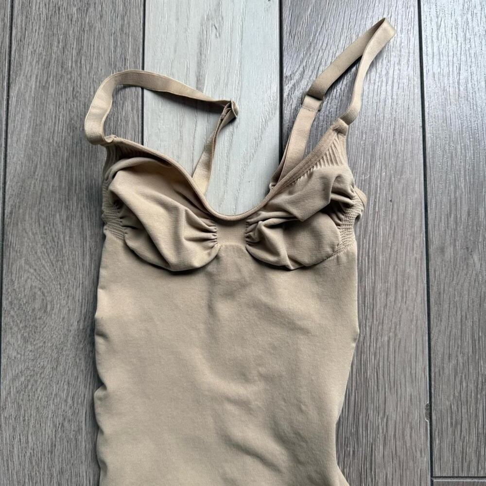 skims seamless bodysuit - Picture 5 of 8